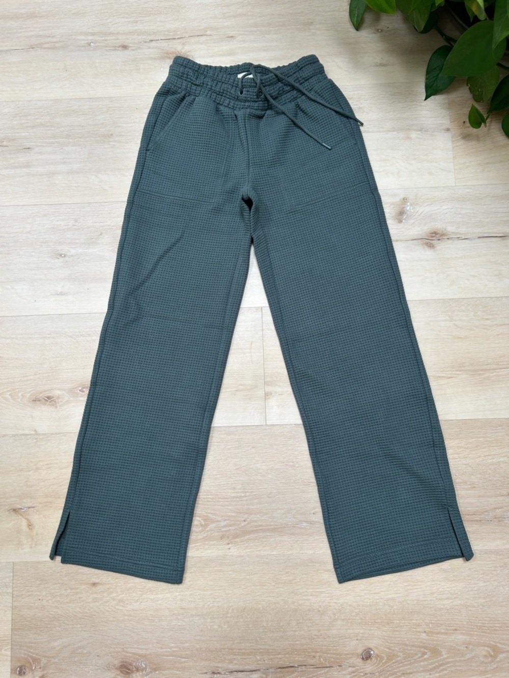 Lou & Grey Waffle-Knit Hoodie & Jogger Set - Dark Gray - Picture 5 of 7